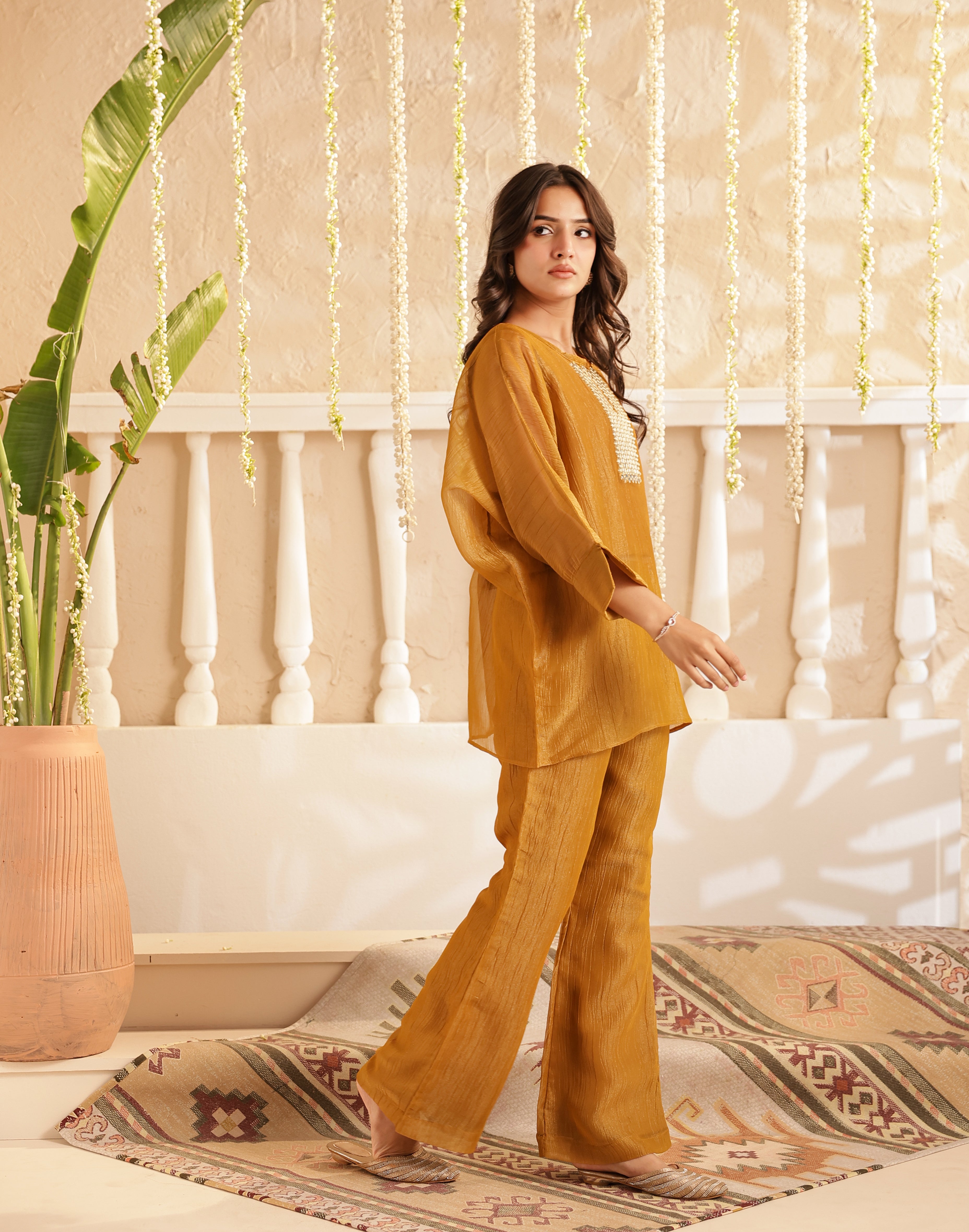 Mirror Muse Gold